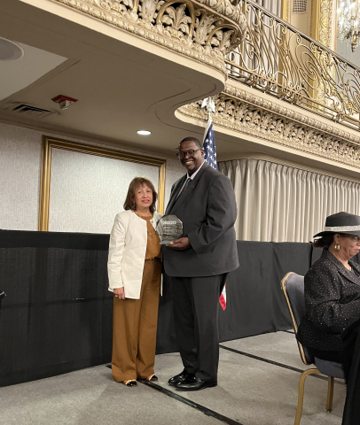 CTPF Executive Director delivered remarks and presented a commemorative gift to RTAC’s President Maria J. Rodriguez (who also serves as a CTPF Trustee), during the Retired Teachers Association of Chicago’s 100th Anniversary Luncheon.